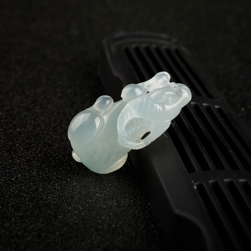 缅甸糯冰种无色翡翠丑牛吊坠-红掌柜