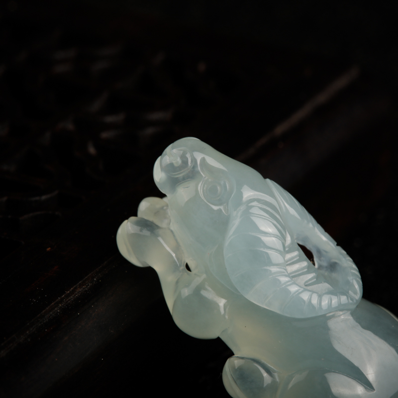 缅甸天然糯冰种翡翠丑牛吊坠-红掌柜