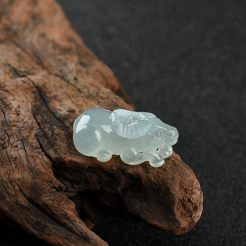 丑牛吊坠-红掌柜