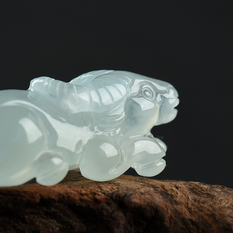 糯冰种翡翠-红掌柜