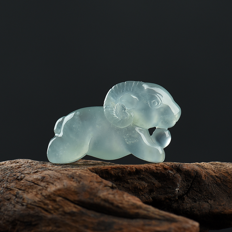 浅绿翡翠未羊吊坠-红掌柜