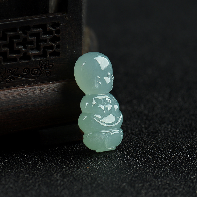 蓝绿翡翠沙弥吊坠-红掌柜