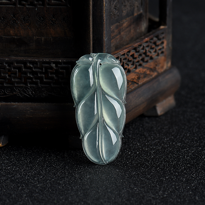 糯冰种浅绿翡翠金枝玉叶吊坠-红掌柜