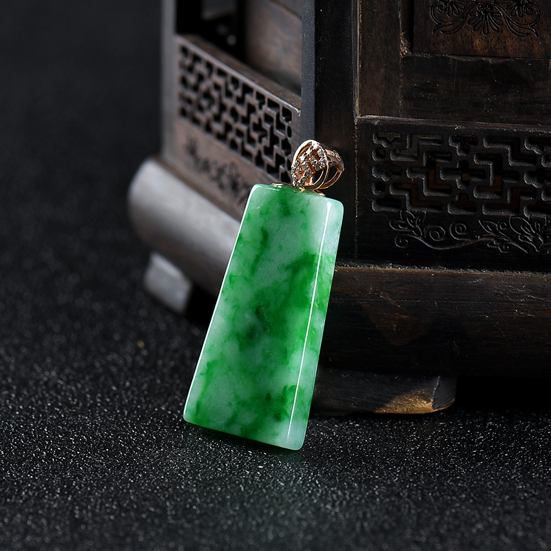 翡翠无事牌吊坠-红掌柜