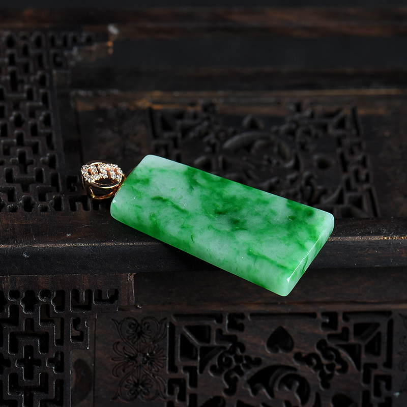 天然翡翠无事牌吊坠-红掌柜