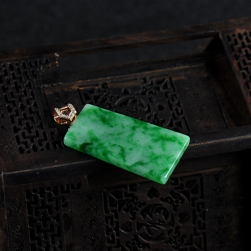 天然翡翠无事牌吊坠-红掌柜