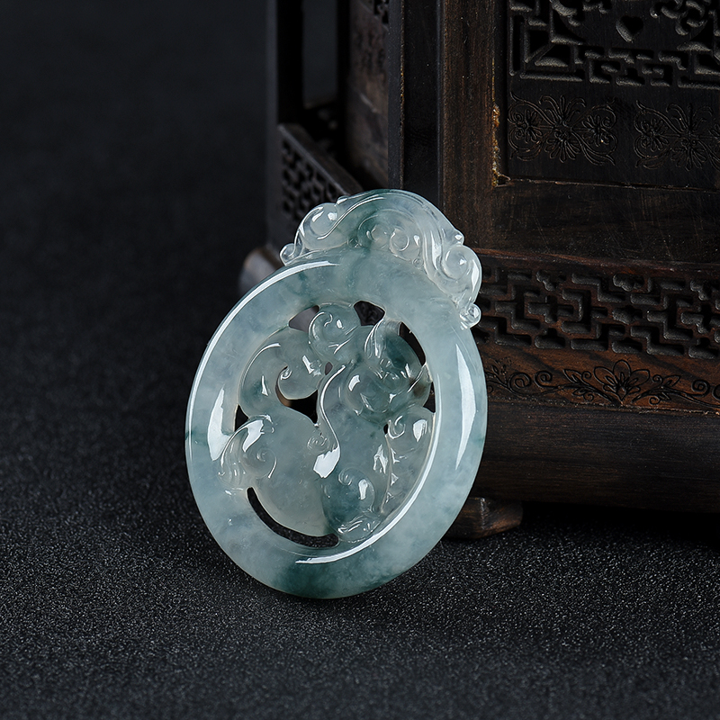 翡翠麒麟吊坠-红掌柜