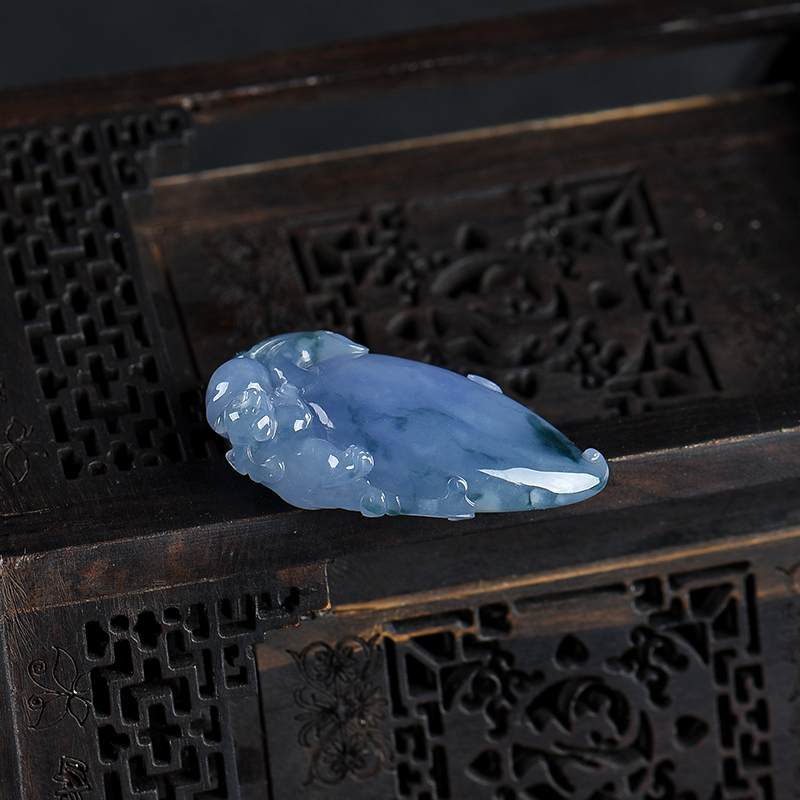 天然翡翠猴子献桃吊坠-红掌柜