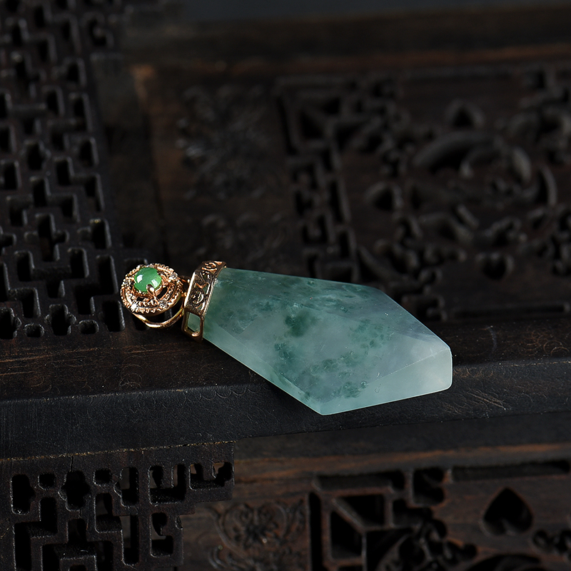 翡翠随形吊坠-红掌柜