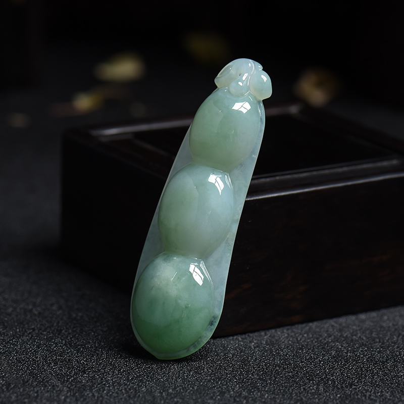 天然糯种浅绿翡翠四季豆吊坠-红掌柜