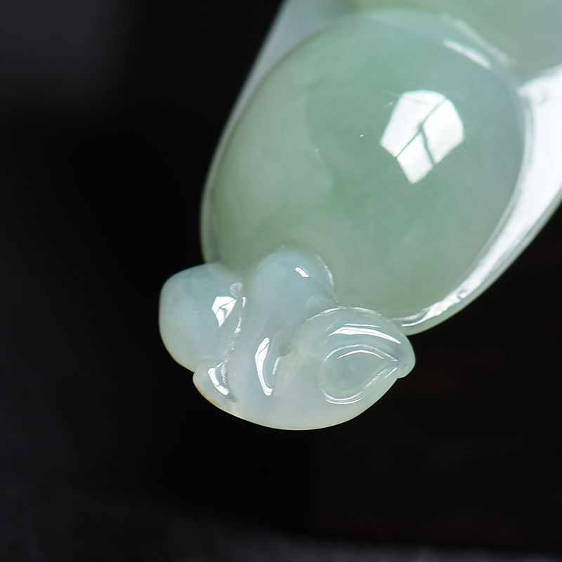 缅甸天然糯种浅绿翡翠吊坠-红掌柜