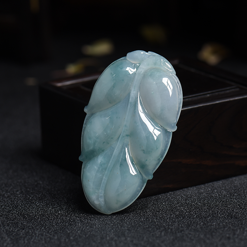 天然糯种飘花翡翠叶子吊坠-红掌柜