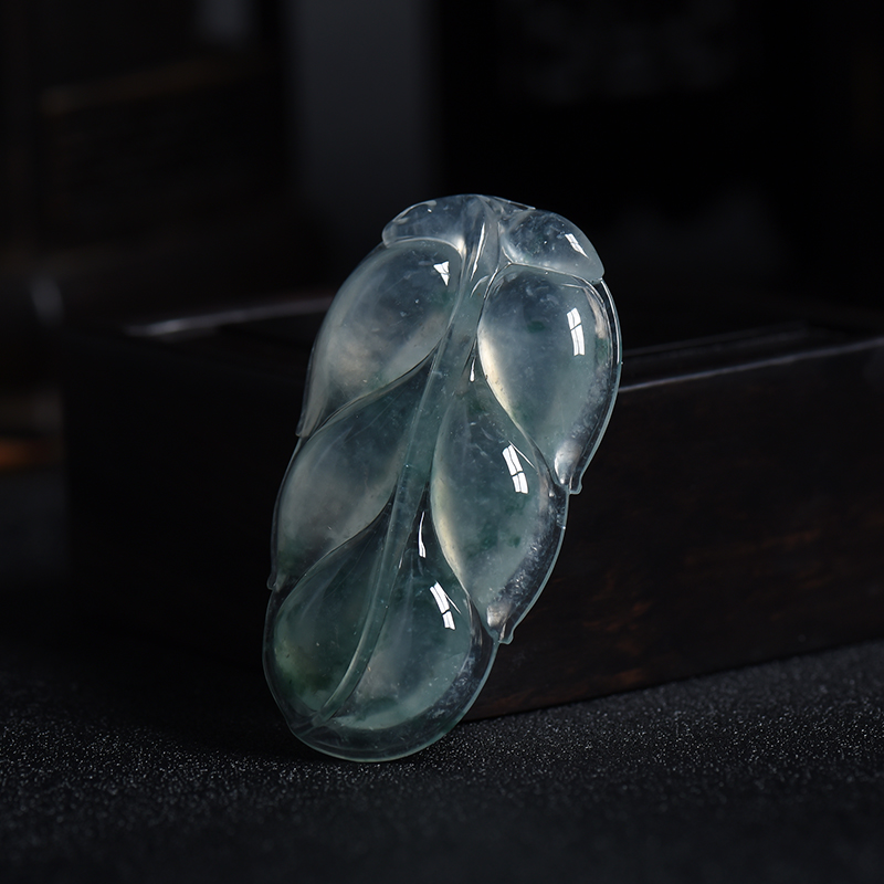 飘花翡翠金枝玉叶吊坠-红掌柜