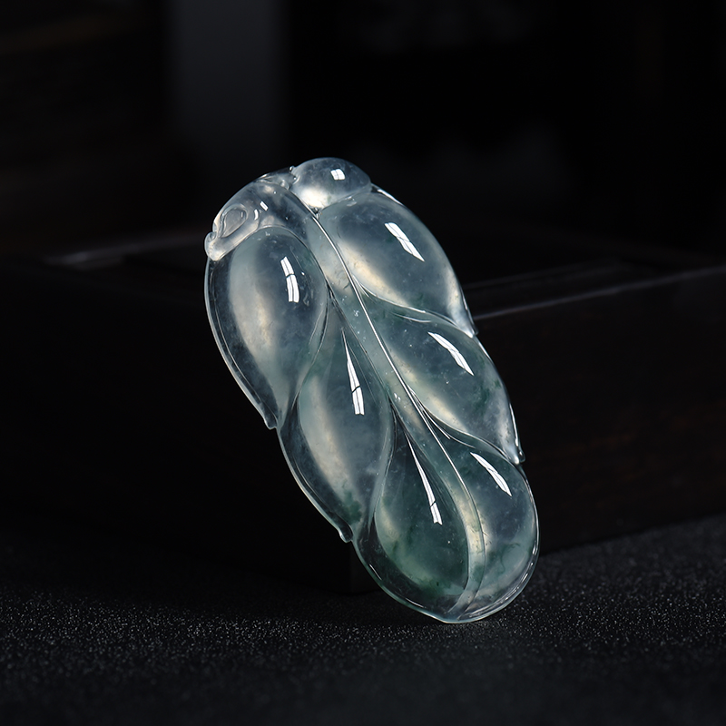 糯冰种翡翠金枝玉叶吊坠-红掌柜