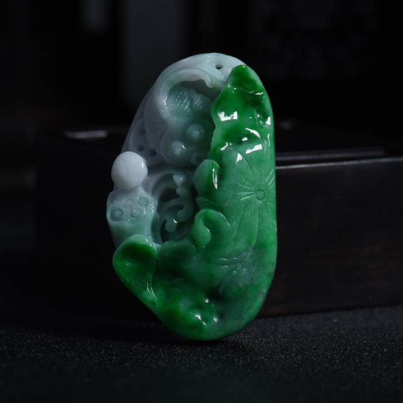 糯种翠绿翡翠年年有余吊坠-红掌柜