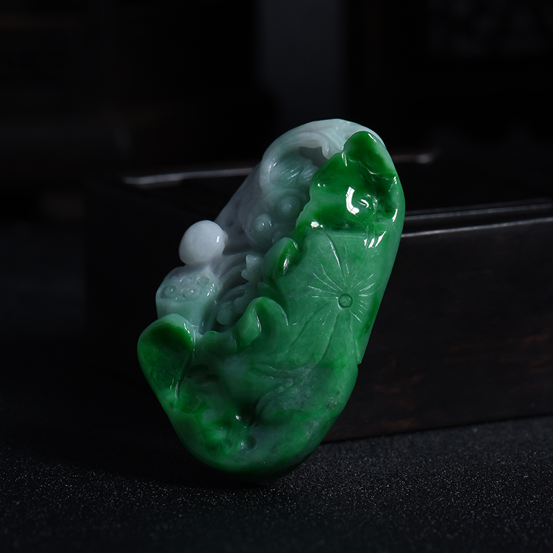 翠绿翡翠年年有余吊坠-红掌柜