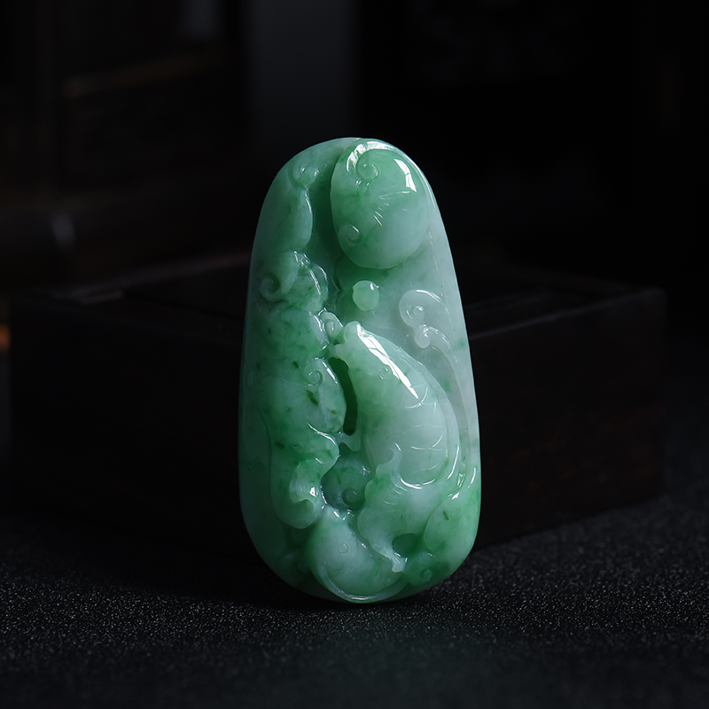 糯种浅绿翡翠年年有余吊坠-红掌柜