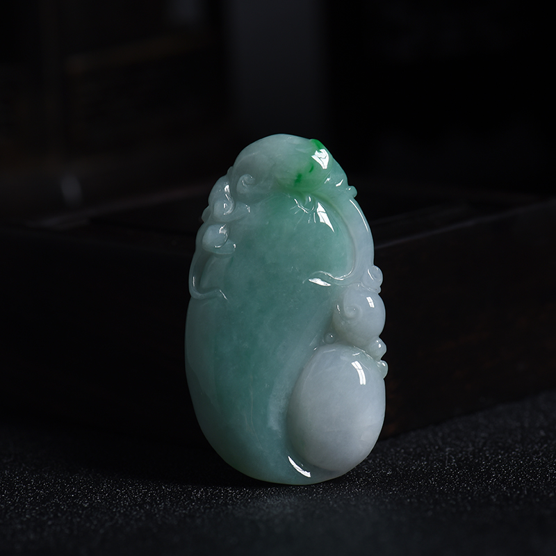 糯种浅绿翡翠如意吊坠-红掌柜