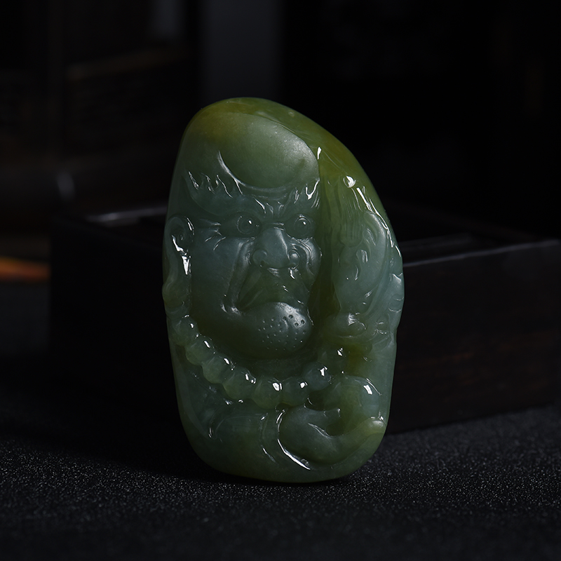 糯种俏色翡翠降龙罗汉吊坠-红掌柜