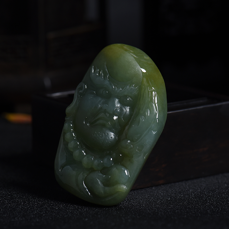 俏色翡翠降龙罗汉吊坠-红掌柜