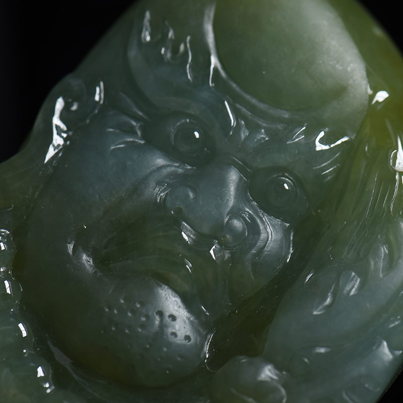 糯种俏色翡翠降龙罗汉-红掌柜