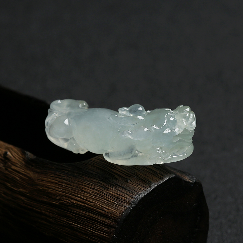 缅甸天然冰种浅绿翡翠貔貅挂件-红掌柜