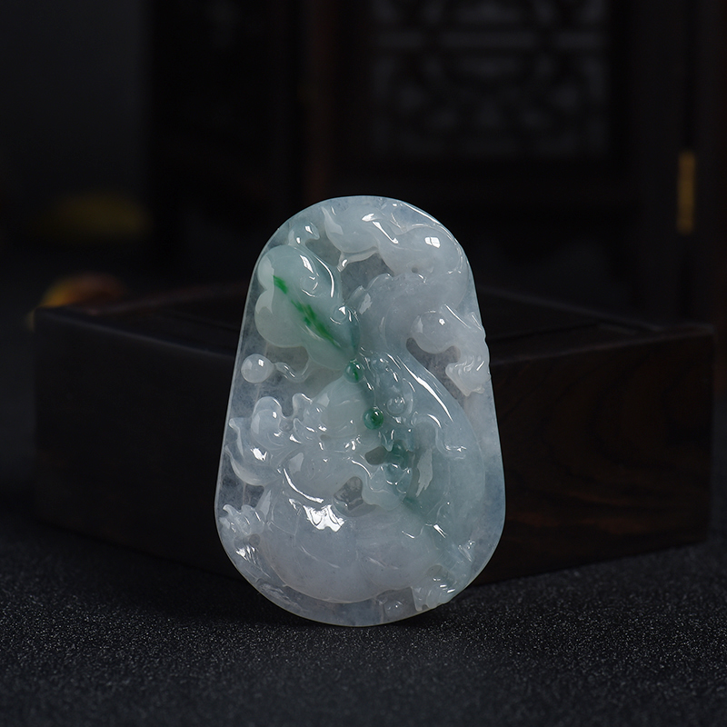 缅甸天然糯冰种俏色翡翠龙牌吊坠-红掌柜