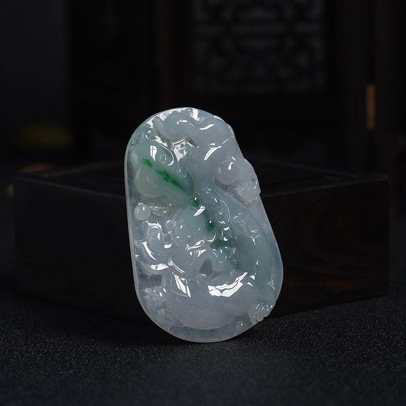 缅甸糯冰种俏色翡翠龙牌吊坠-红掌柜