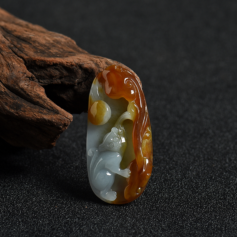 糯种俏色翡翠猴子吊坠-红掌柜