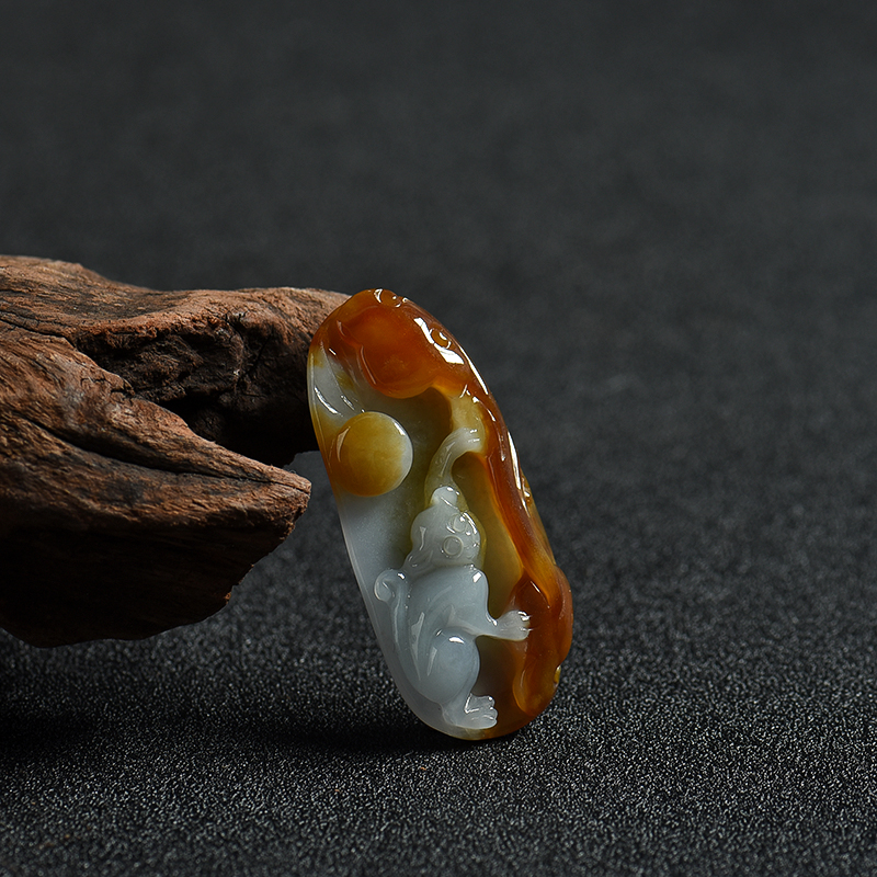 糯种翡翠猴子吊坠-红掌柜