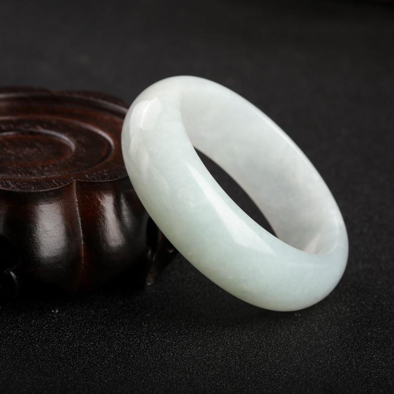 缅甸天然糯种浅绿翡翠手镯-红掌柜