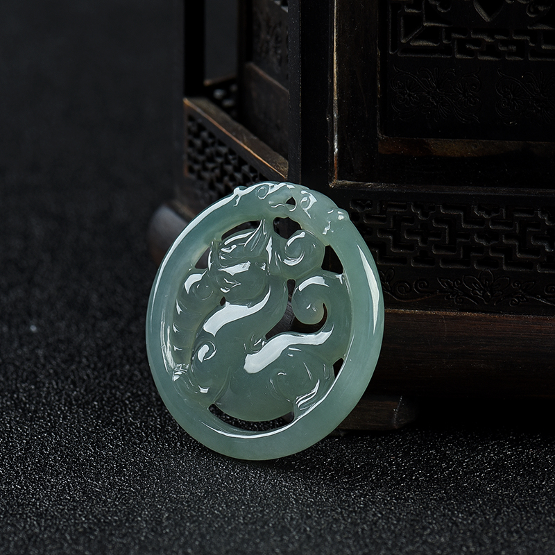 缅甸糯冰种浅绿翡翠麒麟吊坠-红掌柜