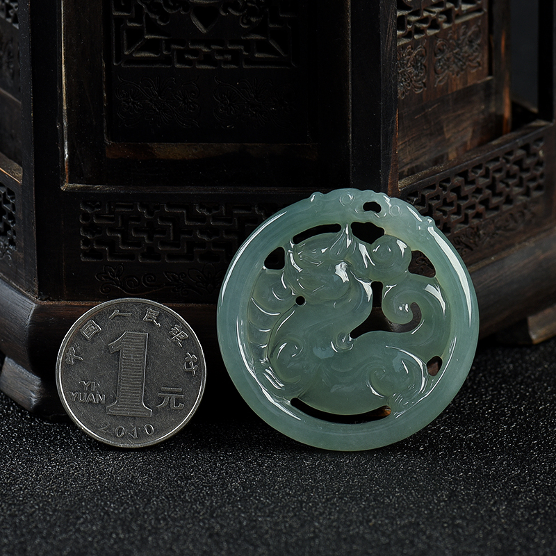 糯冰种浅绿翡翠麒麟吊坠-红掌柜