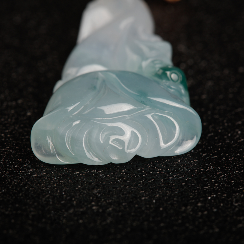 糯冰种飘花翡翠吊坠-红掌柜