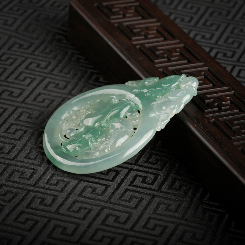 糯冰种翡翠吊坠-红掌柜