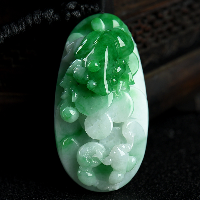 天然翡翠招财进宝吊坠-红掌柜