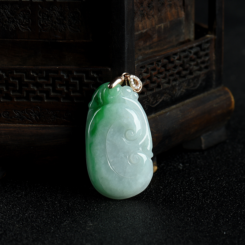 豆种飘翠翡翠如意吊坠-红掌柜