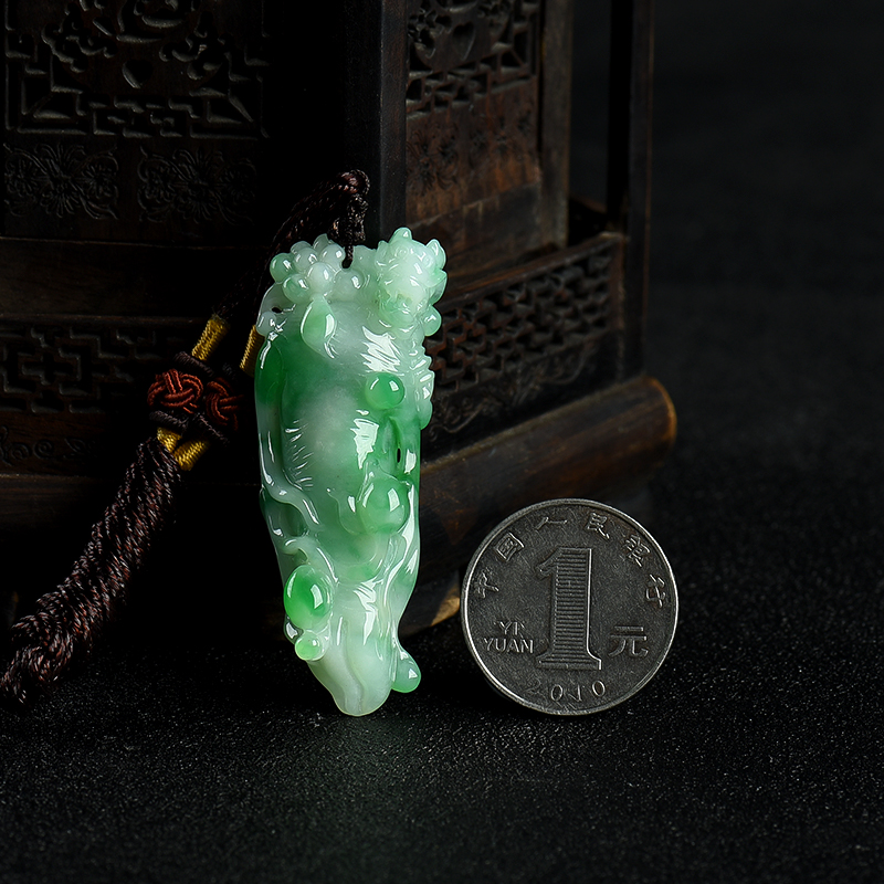 糯种飘翠翡翠吊坠-红掌柜