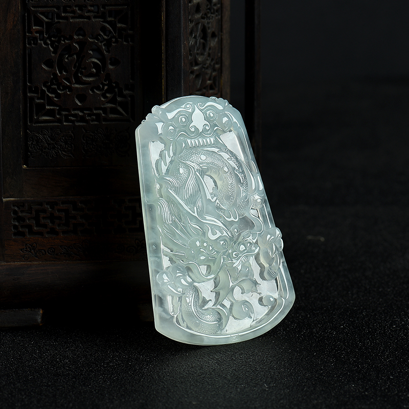 翡翠龙牌吊坠-红掌柜