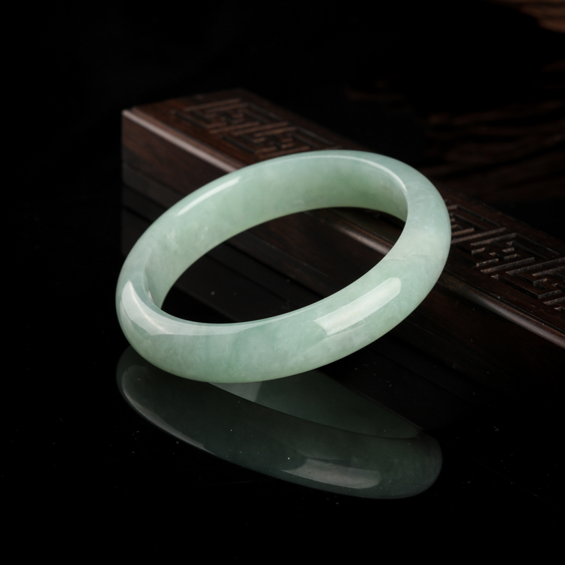 57.5mm天然豆种浅绿翡翠手镯-红掌柜