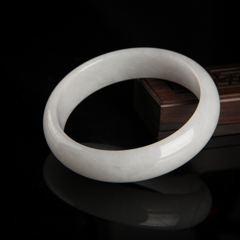 白色翡翠手镯-红掌柜