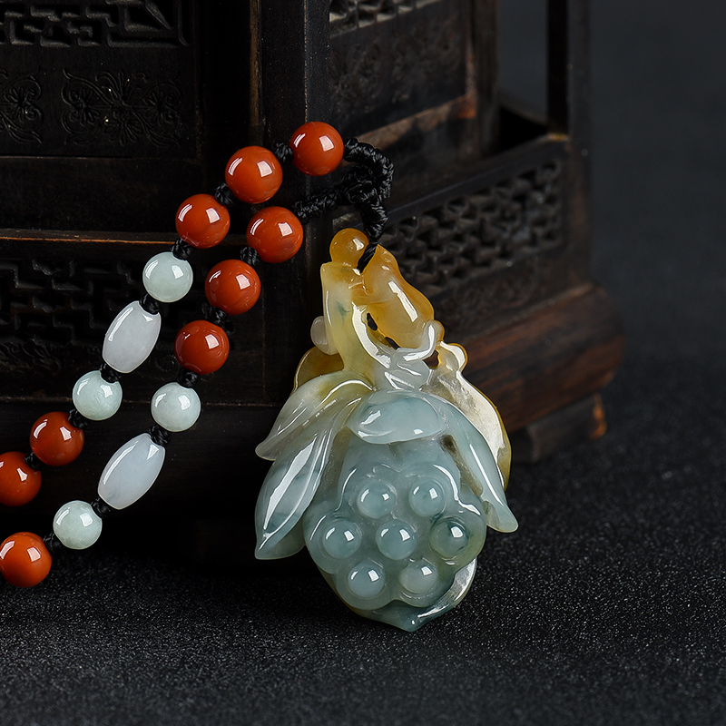 糯冰种俏色翡翠莲蓬吊坠-红掌柜