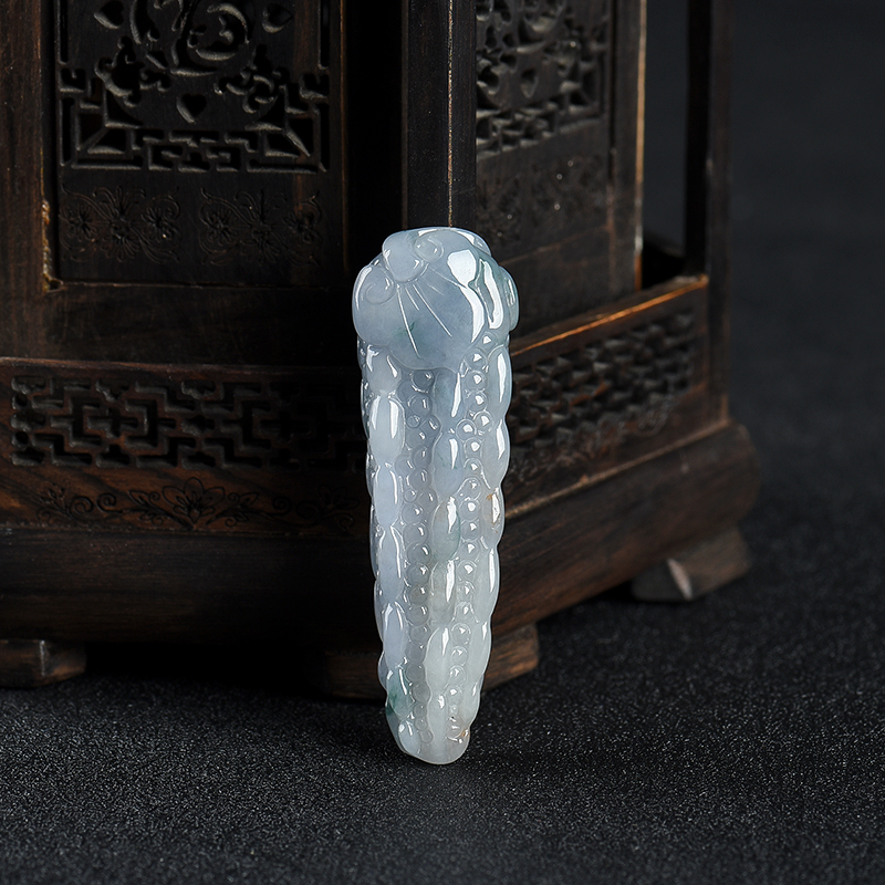 糯种俏色翡翠苦尽甘来吊坠-红掌柜