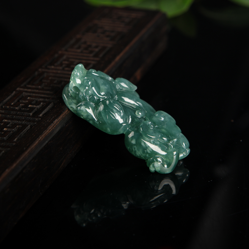 油青种翡翠吊坠-红掌柜