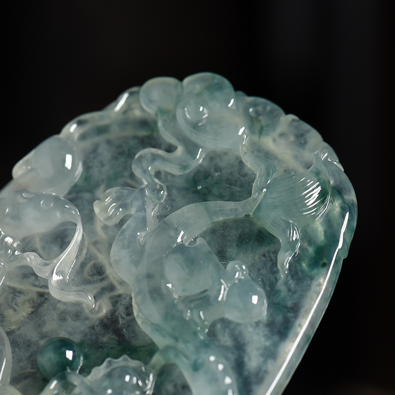 缅甸A货天然冰糯种翡翠龙牌吊坠 - 红掌柜