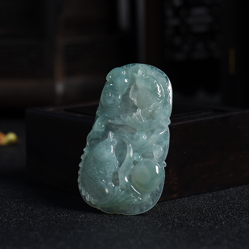 蓝绿色翡翠连年有余吊坠 - 红掌柜