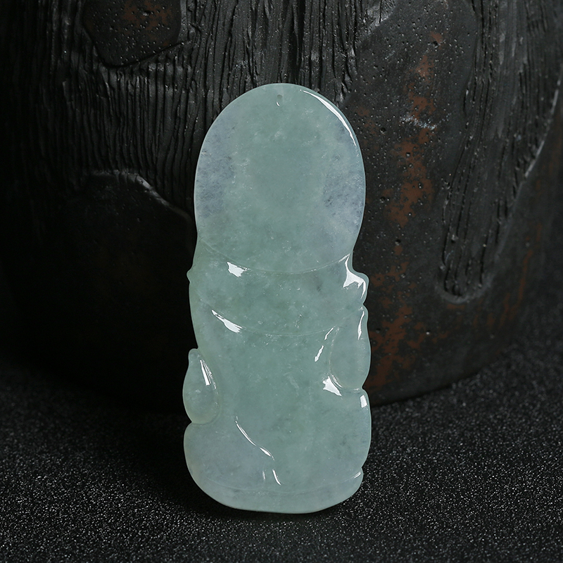 糯种浅绿色翡翠吊坠-红掌柜