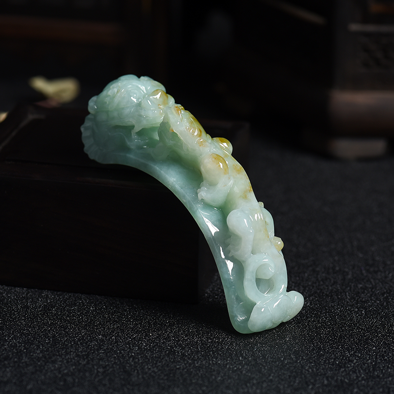 缅甸天然糯种俏色翡翠龙勾吊坠-红掌柜