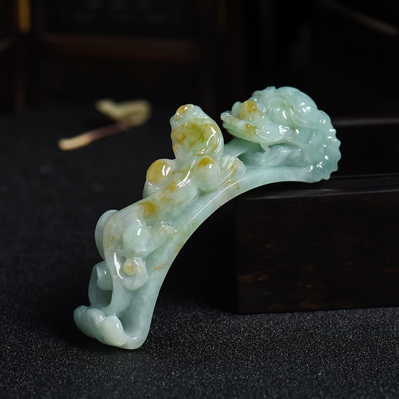 天然糯种俏色翡翠龙勾吊坠-红掌柜