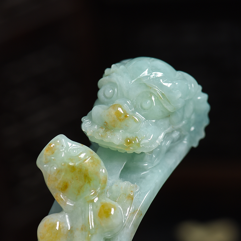 缅甸天然糯种俏色翡翠吊坠-红掌柜